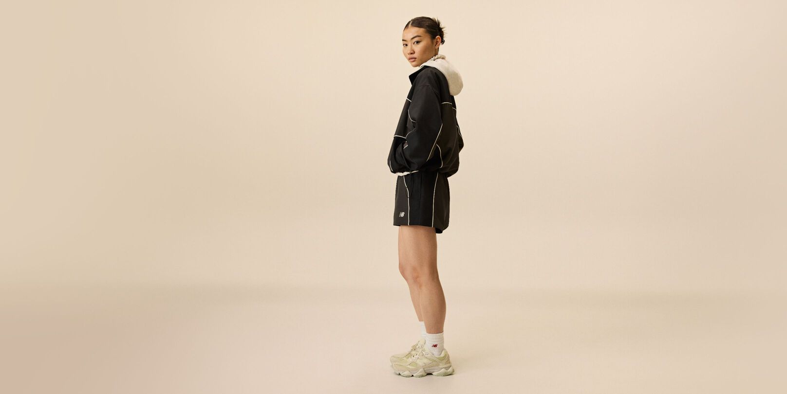 A person wearing 9060 shoes.